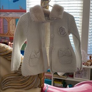 Girls sweater with detachable collar